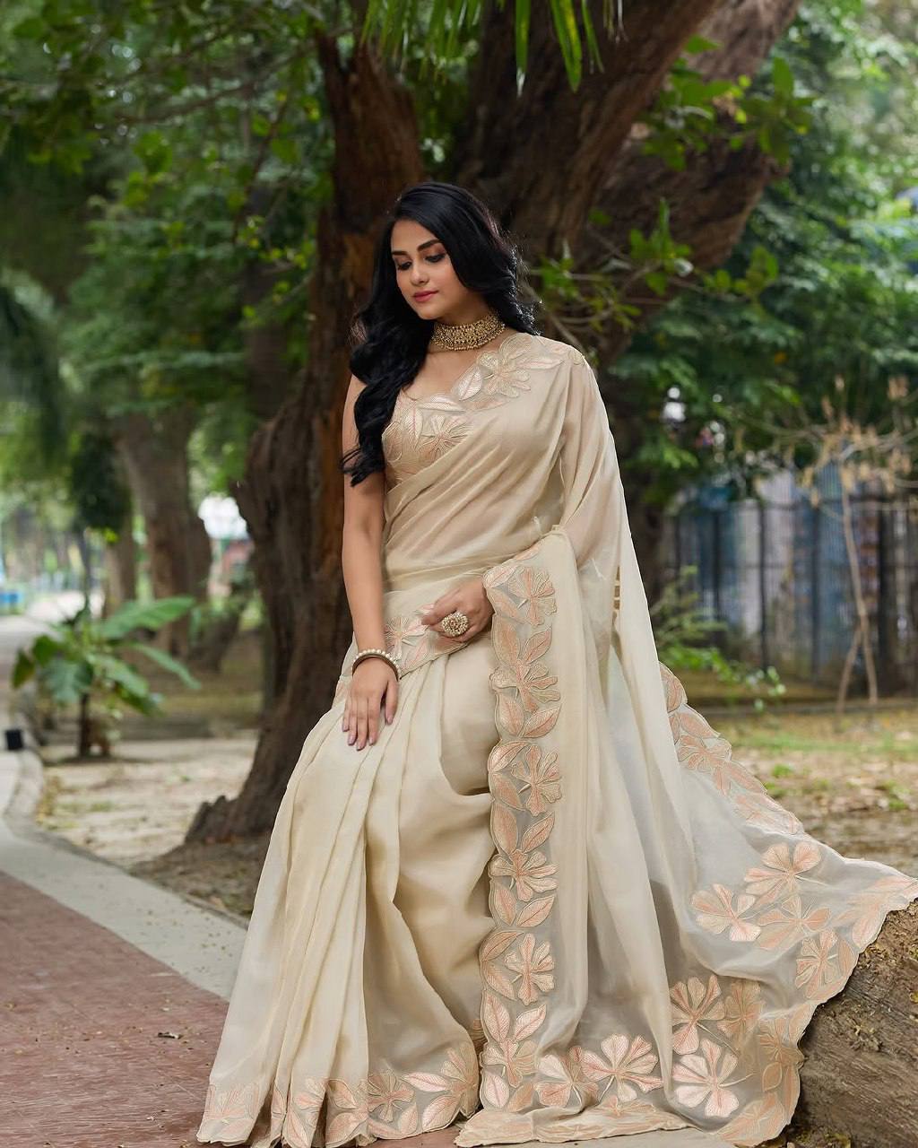 VT-709 | SINDHUR SAREES - Image 3