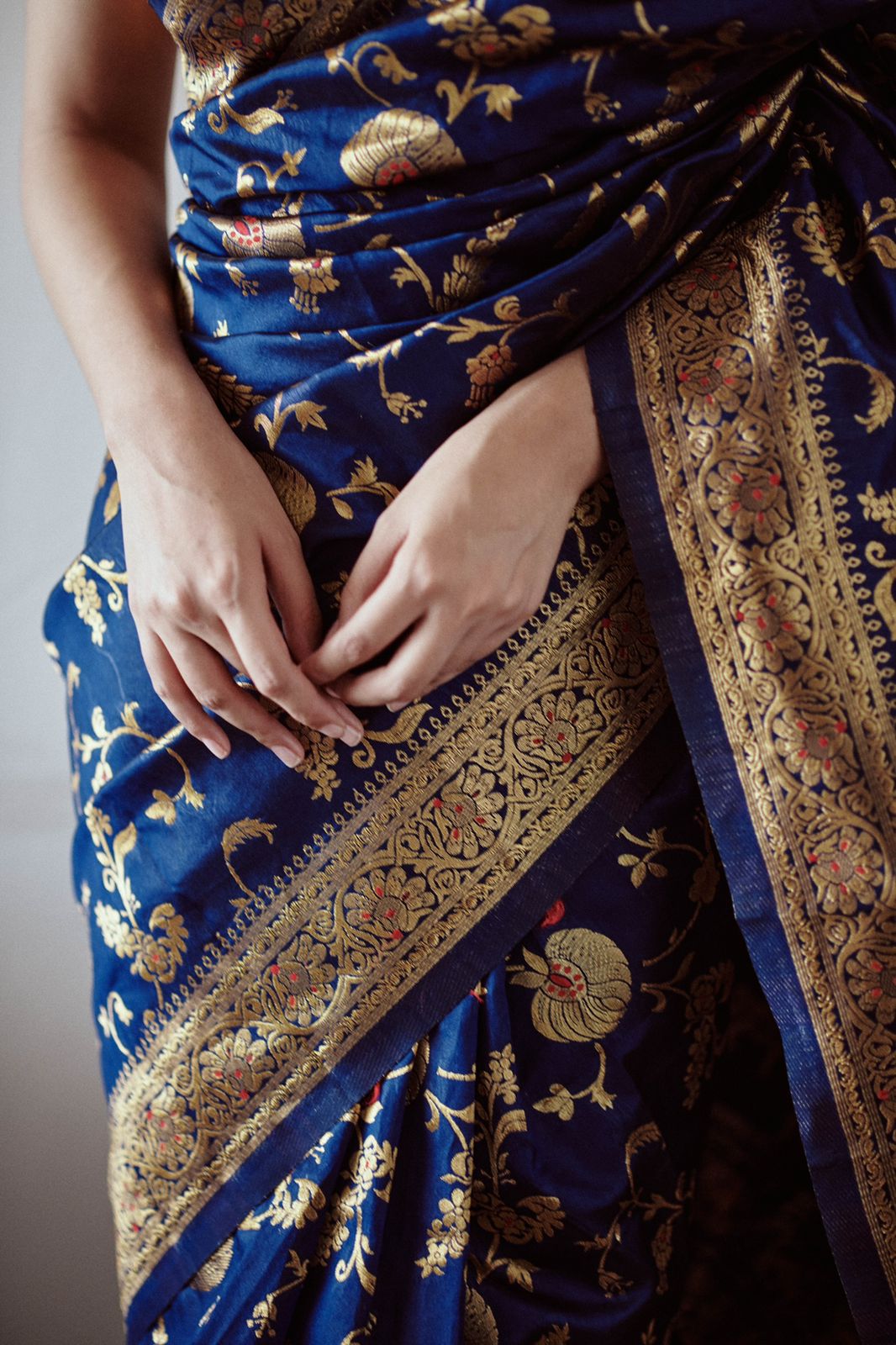 KP-1029 | Soft Lichi Silk Saree with Original Gold Zari & Rich Jacquard Work - Image 4