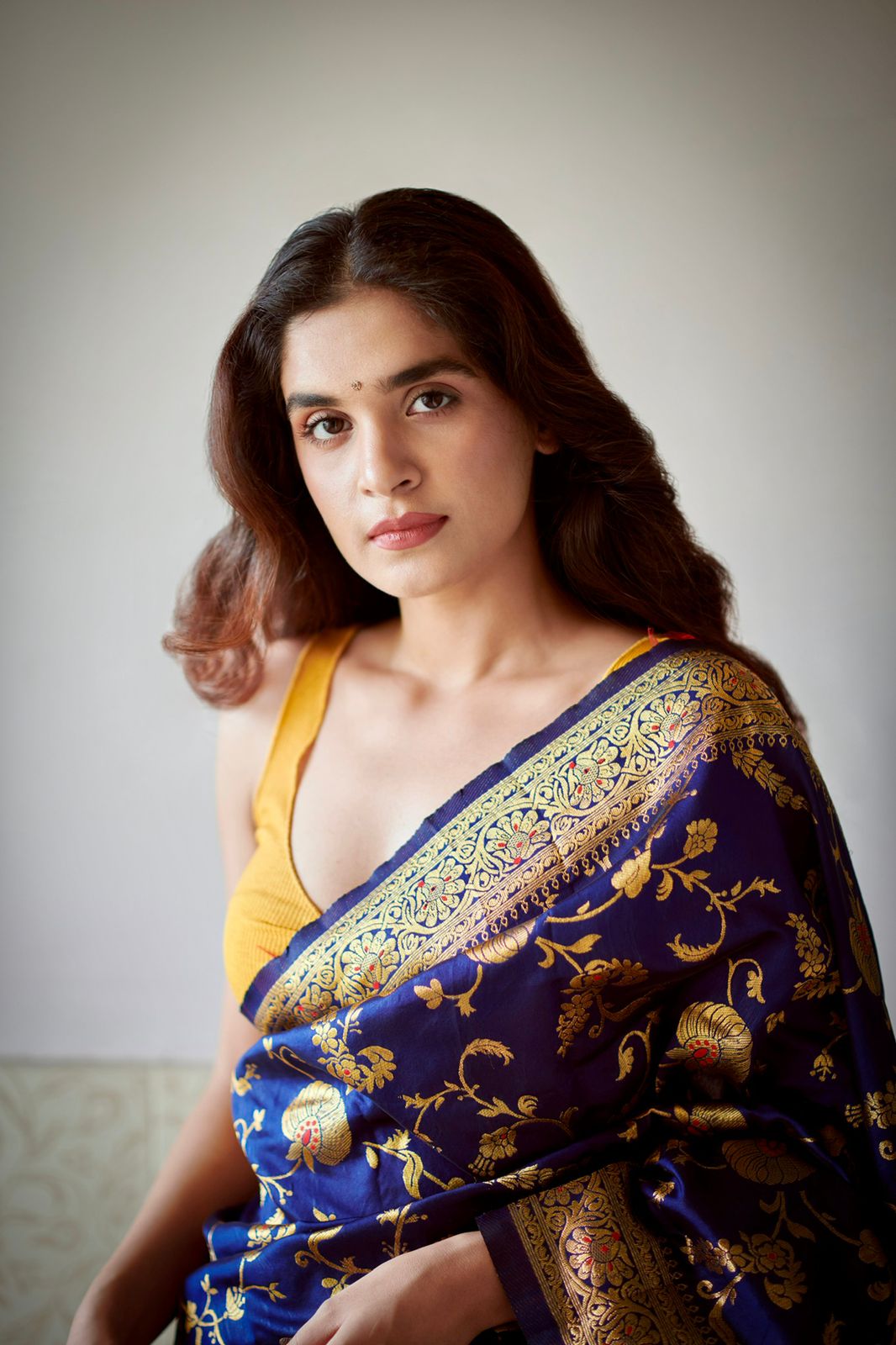 KP-1029 | Soft Lichi Silk Saree with Original Gold Zari & Rich Jacquard Work - Image 2